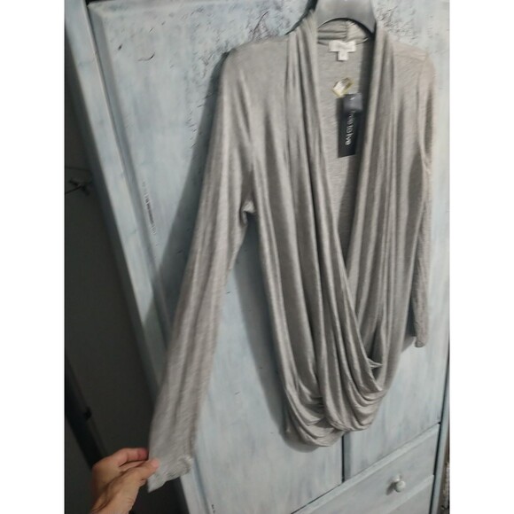 Free To Live V neck Cowl Long Sleeve Top Nwt Gray Small Comfy Classy - Picture 4 of 9
